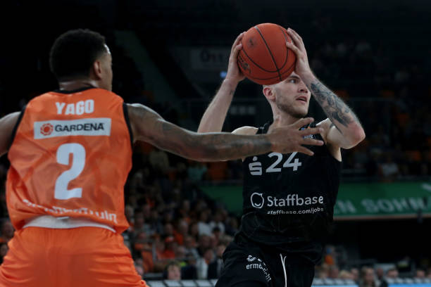 而是全队在 而是全队在